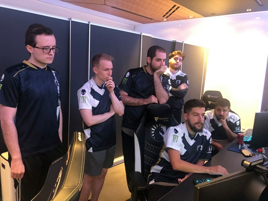 全新暗裔英雄亚恒揭幕 传奇对决即将展开